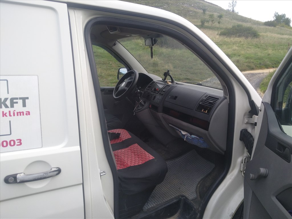 Eladó Volkswagen Transporter T5 haszonjármű 6. kép