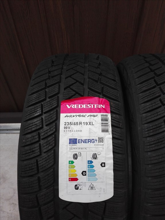 235/45R19 ÚJ Vredestein téli gumi 2db 235/45 r19 3. kép