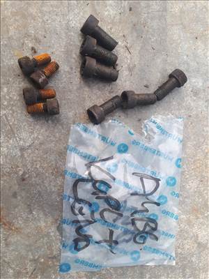 Audi A4 (B6) 1.8 AVJ kettőstömegű lendkerék csavar