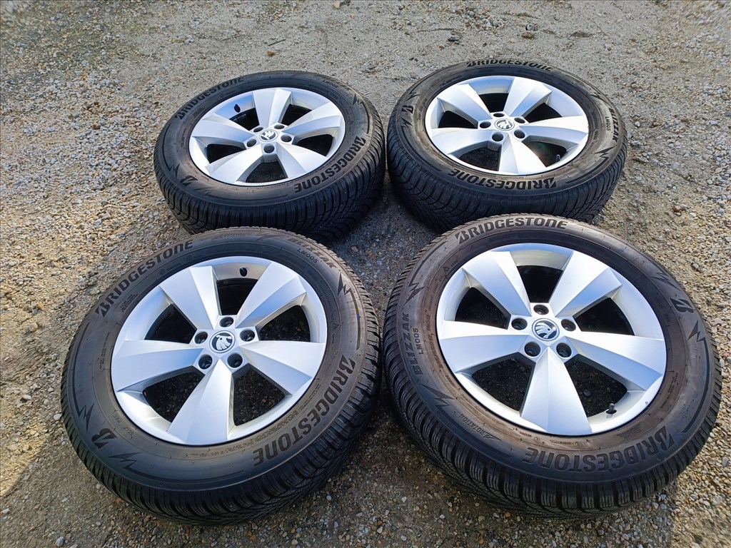 17" Gyári  Skoda Kodiaq alufelni, rajta 215/65 R17  Bridgestone téli gumikkal  2. kép