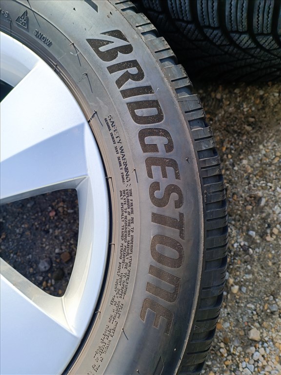 17" Gyári  Skoda Kodiaq alufelni, rajta 215/65 R17  Bridgestone téli gumikkal  7. kép