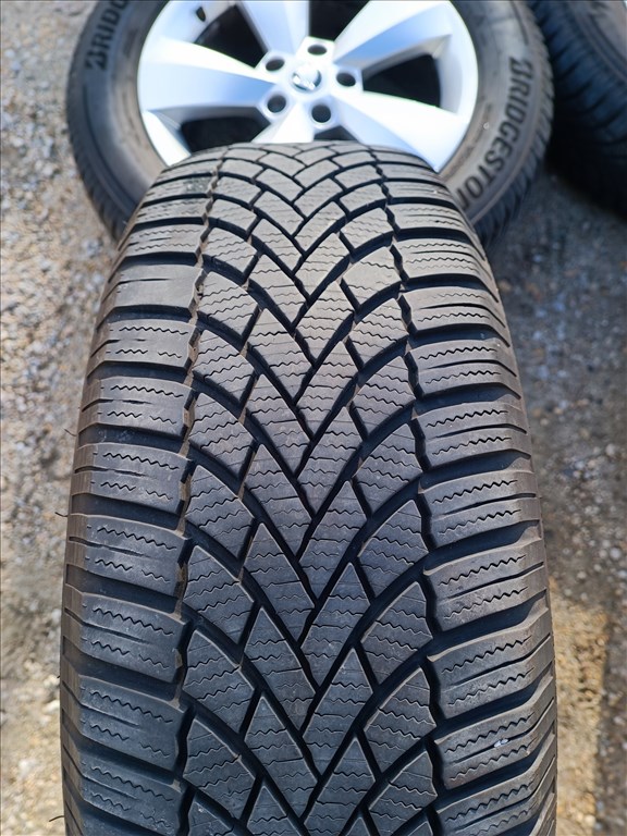 17" Gyári  Skoda Kodiaq alufelni, rajta 215/65 R17  Bridgestone téli gumikkal  9. kép