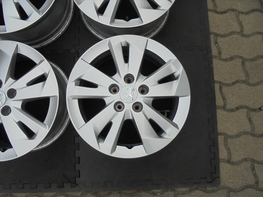  16-os 5 x 108-as újszerű gyári Peugeot alufelni eladó 5. kép