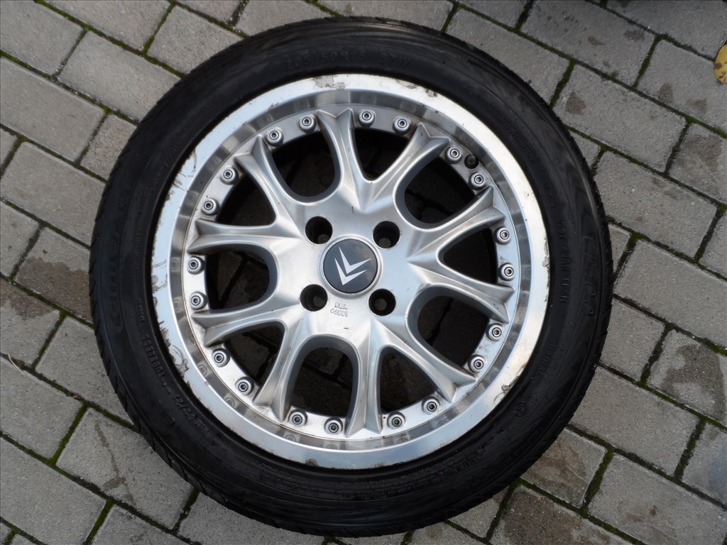  4x108 lyukosztású 16" használt Aez alufelni, rajta 205/50 használt Comforser nyári gumi gumi  3. kép