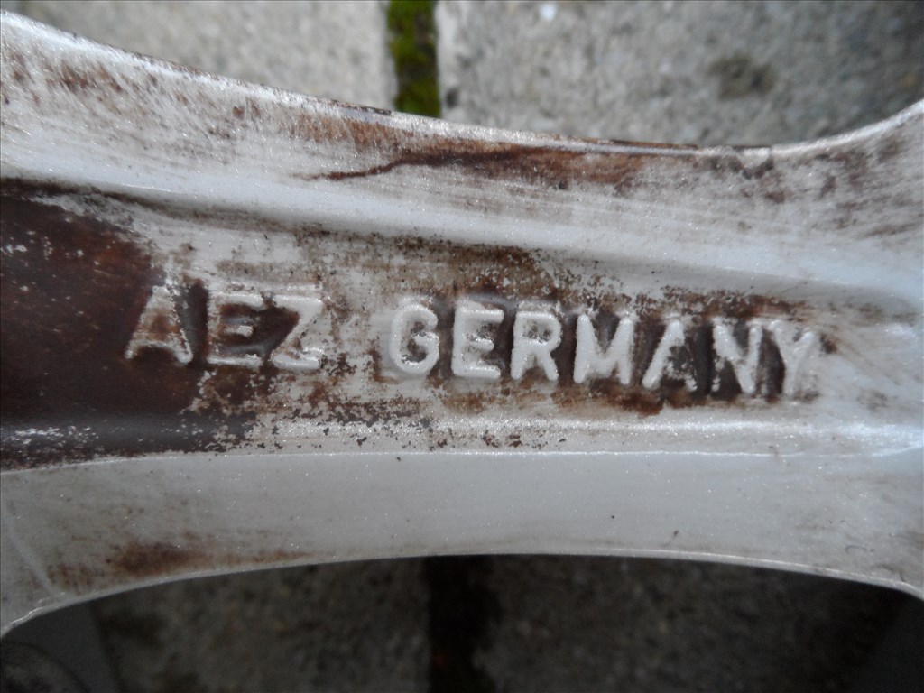  4x108 lyukosztású 16" használt Aez alufelni, rajta 205/50 használt Comforser nyári gumi gumi  5. kép