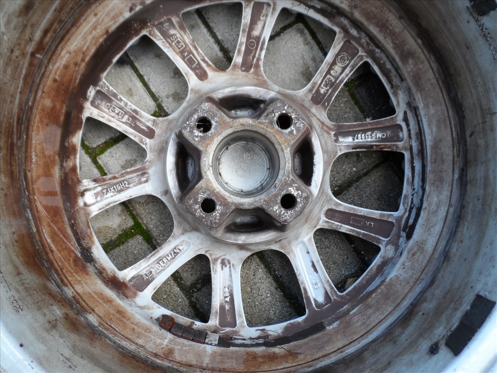  4x108 lyukosztású 16" használt Aez alufelni, rajta 205/50 használt Comforser nyári gumi gumi  9. kép