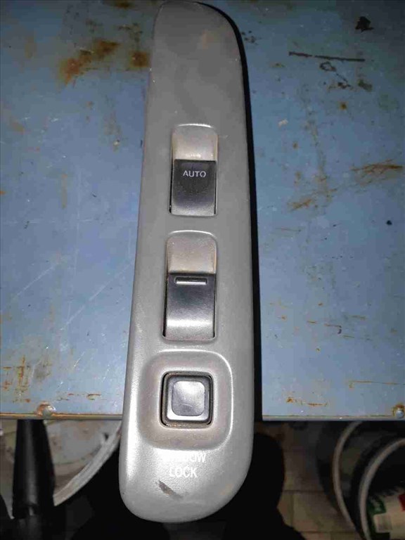 Suzuki Swift II 96-03 Bal Elsõ Ablakemelõ Kapcsoló 1. kép