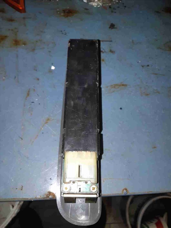 Suzuki Swift II 96-03 Bal Elsõ Ablakemelõ Kapcsoló 2. kép
