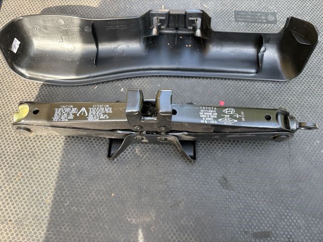 Toyota Yaris (XP90) TOYOTA YARIS Emelő 0911105010 3. kép