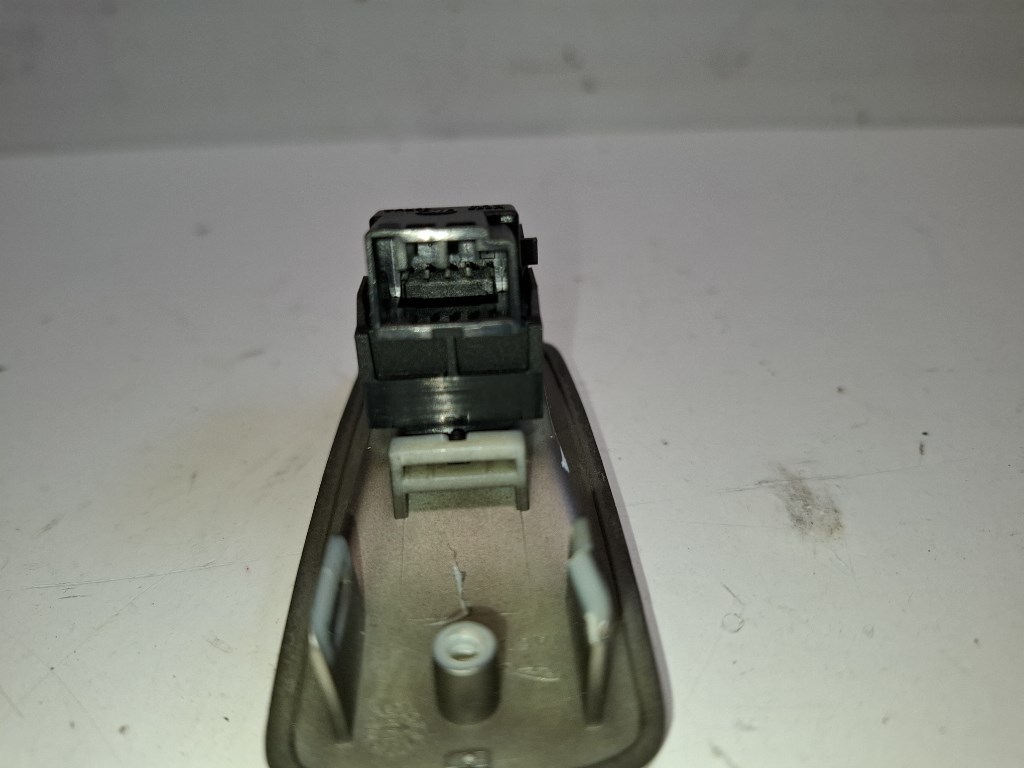 Jaguar XF (X250) bal hátsó ablakemelõ kapcsoló 8X2314717AB 3. kép