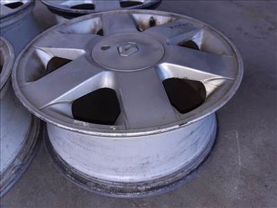 Renault Laguna I <p>Felni méret: 16"</p><p>Felni szélesség: 6.5</p><p>Furatszám: 4</p><p>Osztókör: 100.0</p><p>ET szám: 4CH50</p><p>Agy Átmérő: 61.0</p><p>Állapot: Normál</p><p>Érdeklődéskor hivatkozzon erre: KIN-40139</p><p>Bármire van szüksége hívjon bizalommal!<br>Kizárólag munkaidőben hétfőtől - péntekig 8-12 13-16 óráig!<br>Alkatrészek széles választékban!<br>Hivatalos Regisztrált Autobontó Kecel!<br>Vásároljon Megbízható Helyről Beszerelési Garanciával Profiktól!</p> 55000