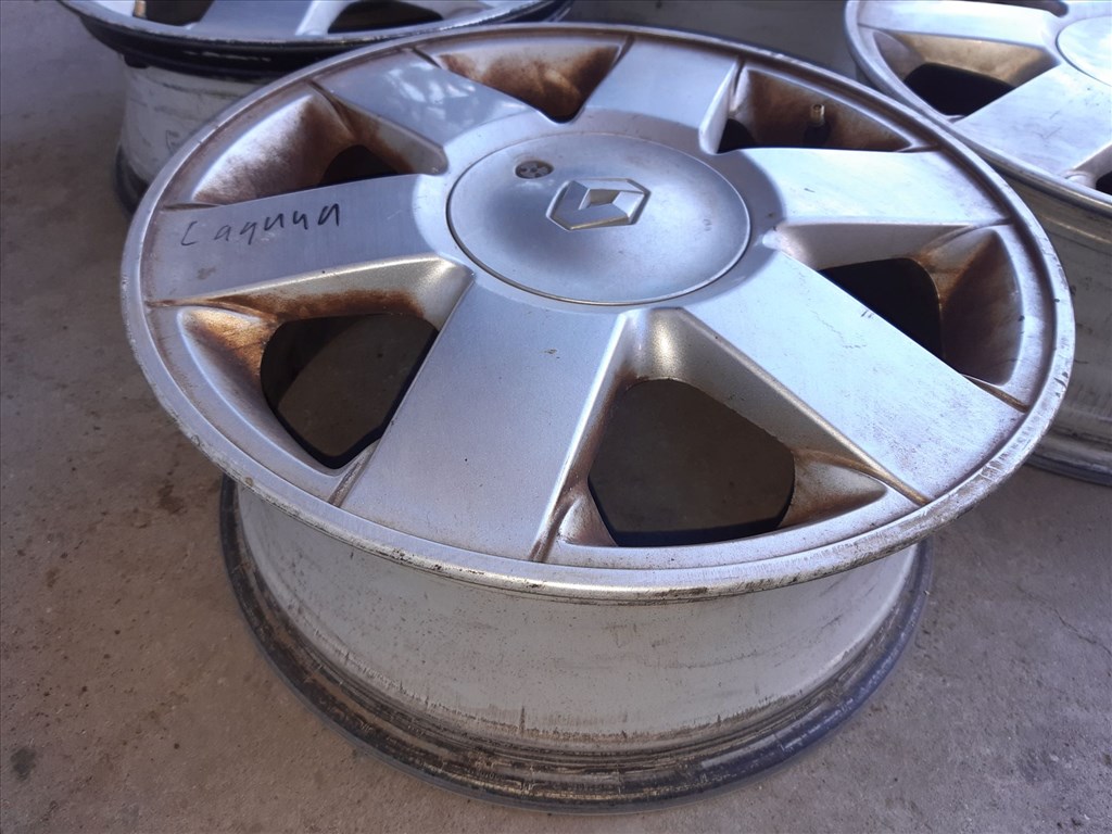 Renault Laguna I <p>Felni méret: 16"</p><p>Felni szélesség: 6.5</p><p>Furatszám: 4</p><p>Osztókör: 100.0</p><p>ET szám: 4CH50</p><p>Agy Átmérõ: 61.0</p><p>Állapot: Normál</p><p>Érdeklõdéskor hivatkozzon erre: KIN-40139</p><p>Bármire van szüksége hívjon bizalommal!<br>Kizárólag munkaidõben hétfõtõl - péntekig 8-12 13-16 óráig!<br>Alkatrészek széles választékban!<br>Hivatalos Regisztrált Autobontó Kecel!<br>Vásároljon Megbízható Helyrõl Beszerelési Garanciával Profiktól!</p> 55000 3. kép