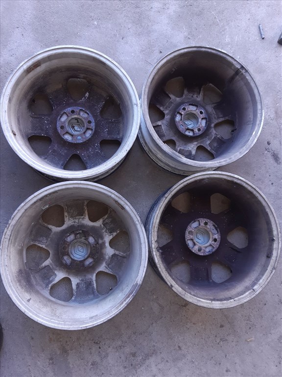 Renault Laguna I <p>Felni méret: 16"</p><p>Felni szélesség: 6.5</p><p>Furatszám: 4</p><p>Osztókör: 100.0</p><p>ET szám: 4CH50</p><p>Agy Átmérõ: 61.0</p><p>Állapot: Normál</p><p>Érdeklõdéskor hivatkozzon erre: KIN-40139</p><p>Bármire van szüksége hívjon bizalommal!<br>Kizárólag munkaidõben hétfõtõl - péntekig 8-12 13-16 óráig!<br>Alkatrészek széles választékban!<br>Hivatalos Regisztrált Autobontó Kecel!<br>Vásároljon Megbízható Helyrõl Beszerelési Garanciával Profiktól!</p> 55000 5. kép