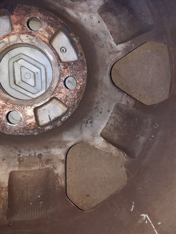 Renault Laguna I <p>Felni méret: 16"</p><p>Felni szélesség: 6.5</p><p>Furatszám: 4</p><p>Osztókör: 100.0</p><p>ET szám: 4CH50</p><p>Agy Átmérõ: 61.0</p><p>Állapot: Normál</p><p>Érdeklõdéskor hivatkozzon erre: KIN-40139</p><p>Bármire van szüksége hívjon bizalommal!<br>Kizárólag munkaidõben hétfõtõl - péntekig 8-12 13-16 óráig!<br>Alkatrészek széles választékban!<br>Hivatalos Regisztrált Autobontó Kecel!<br>Vásároljon Megbízható Helyrõl Beszerelési Garanciával Profiktól!</p> 55000 6. kép