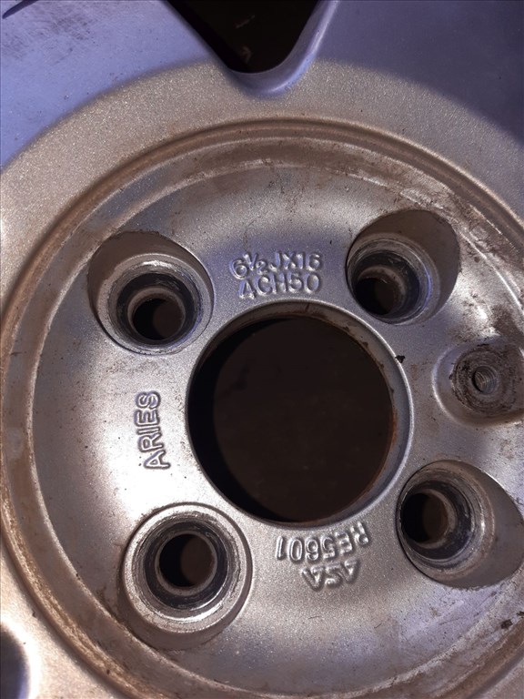 Renault Laguna I <p>Felni méret: 16"</p><p>Felni szélesség: 6.5</p><p>Furatszám: 4</p><p>Osztókör: 100.0</p><p>ET szám: 4CH50</p><p>Agy Átmérõ: 61.0</p><p>Állapot: Normál</p><p>Érdeklõdéskor hivatkozzon erre: KIN-40139</p><p>Bármire van szüksége hívjon bizalommal!<br>Kizárólag munkaidõben hétfõtõl - péntekig 8-12 13-16 óráig!<br>Alkatrészek széles választékban!<br>Hivatalos Regisztrált Autobontó Kecel!<br>Vásároljon Megbízható Helyrõl Beszerelési Garanciával Profiktól!</p> 55000 7. kép