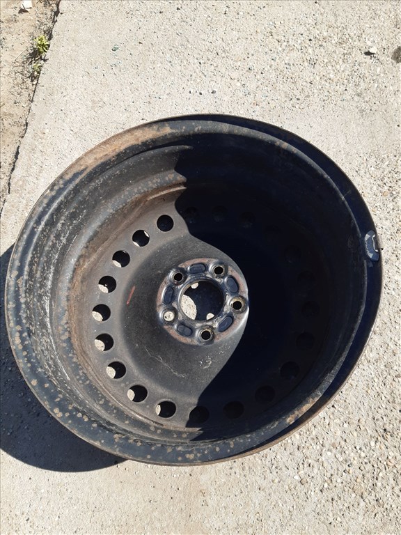 Ford Grand C-Max <p>Felni méret: 16"</p><p>Felni szélesség: 6.5</p><p>Furatszám: 5</p><p>Osztókör: 108.0</p><p>Agy Átmérõ: 63.0</p><p>Állapot: Normál</p><p>Érdeklõdéskor hivatkozzon erre: KIN-66932</p><p>Bármire van szüksége hívjon bizalommal!<br>Kizárólag munkaidõben hétfõtõl - péntekig 8-12 13-16 óráig!<br>Alkatrészek széles választékban!<br>Hivatalos Regisztrált Autobontó Kecel!<br>Vásároljon Megbízható Helyrõl Beszerelési Garanciával Profiktól!</p> 1. kép