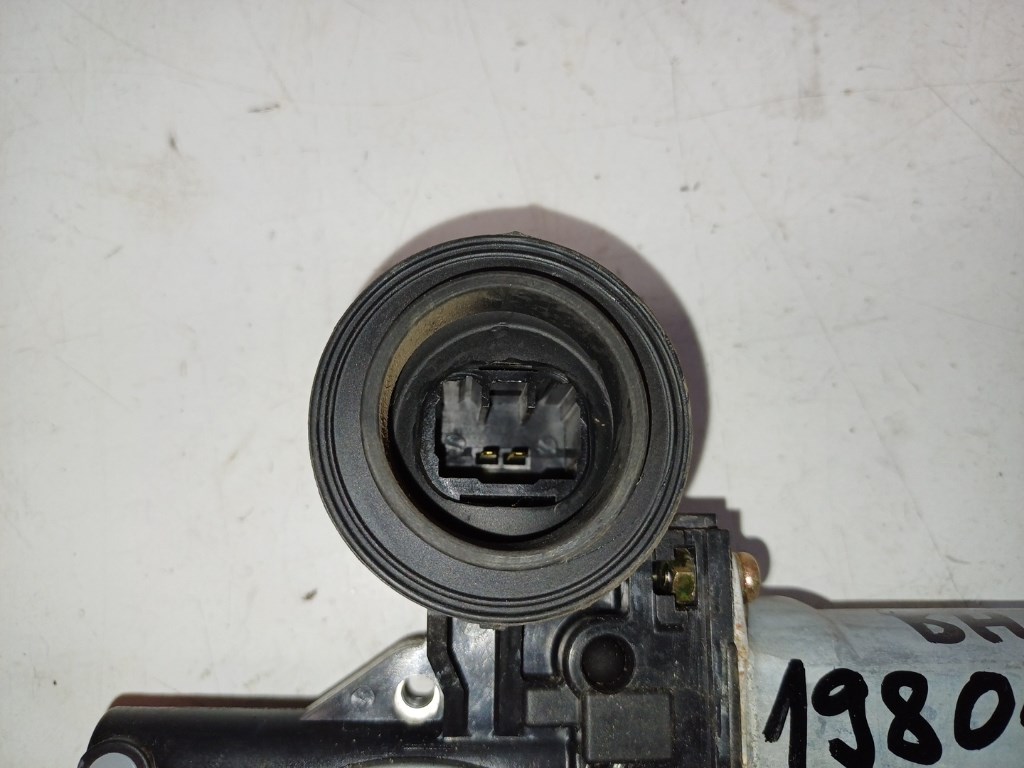 Toyota Rav 4 (XA20) bal hátsó ablakemelõ motor 8571042070 2621000940 4. kép