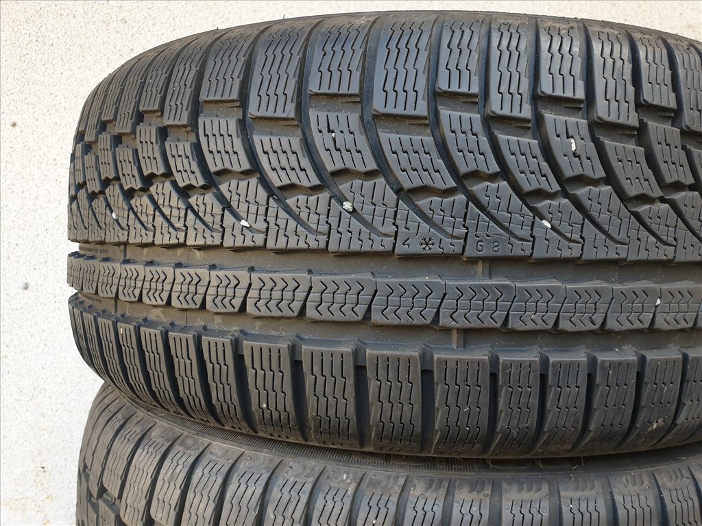  225/40 18 Nokian WR A4 3. kép