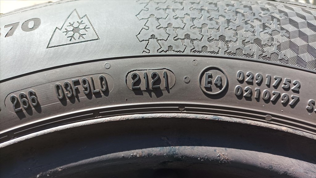  5x114.3 lyukosztású 15" használt lemezfelni, rajta 185/65 használt Continental téli gumi gumi  2. kép