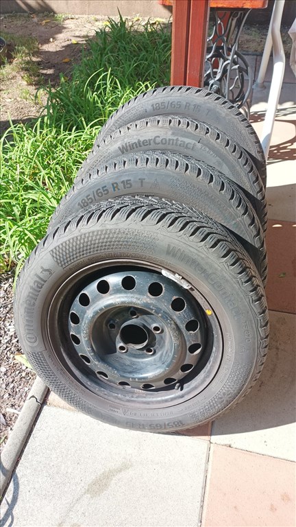  5x114.3 lyukosztású 15" használt lemezfelni, rajta 185/65 használt Continental téli gumi gumi  1. kép