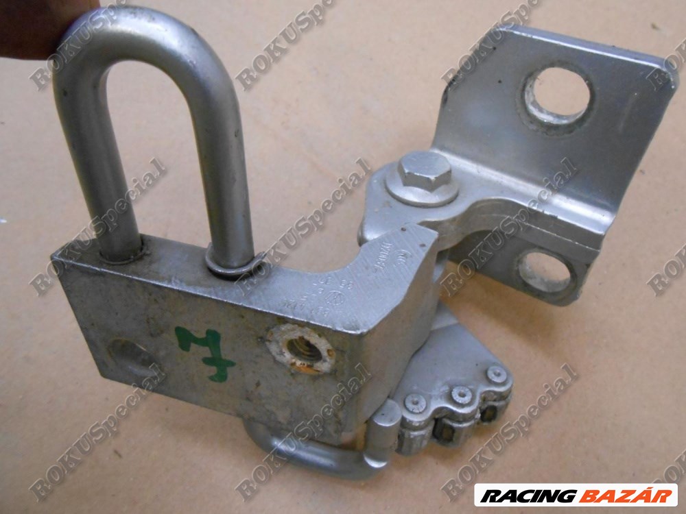 VW Passat B6 Ajtózsanér Jobb első, alsó  3C0831412C 3. kép