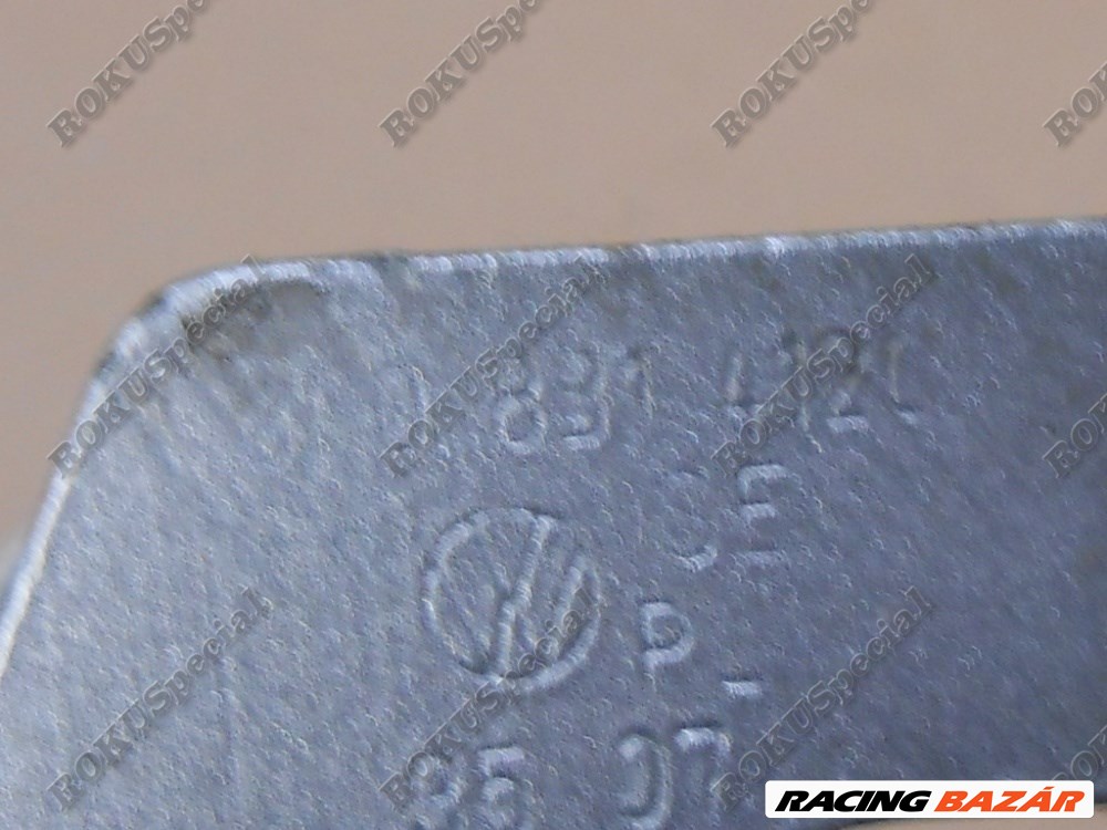 VW Passat B6 Ajtózsanér Jobb első, alsó  3C0831412C 4. kép