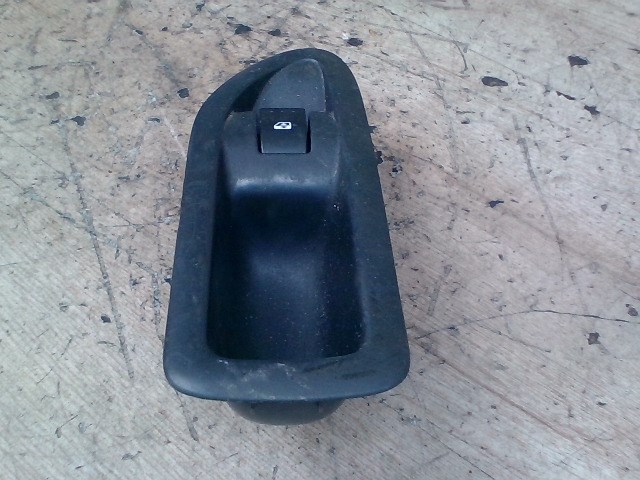 RENAULT LAGUNA 00-05 Jobb hátsó ablakemelő kapcsoló 1. kép