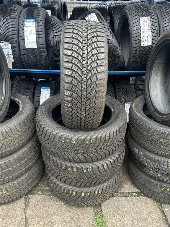 4db 235/50×18″ Kumho téli gumiabroncs. (3751330) 1. kép