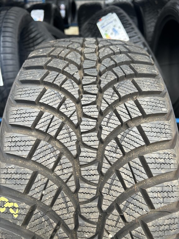 4db 235/50×18″ Kumho téli gumiabroncs. (3751330) 2. kép