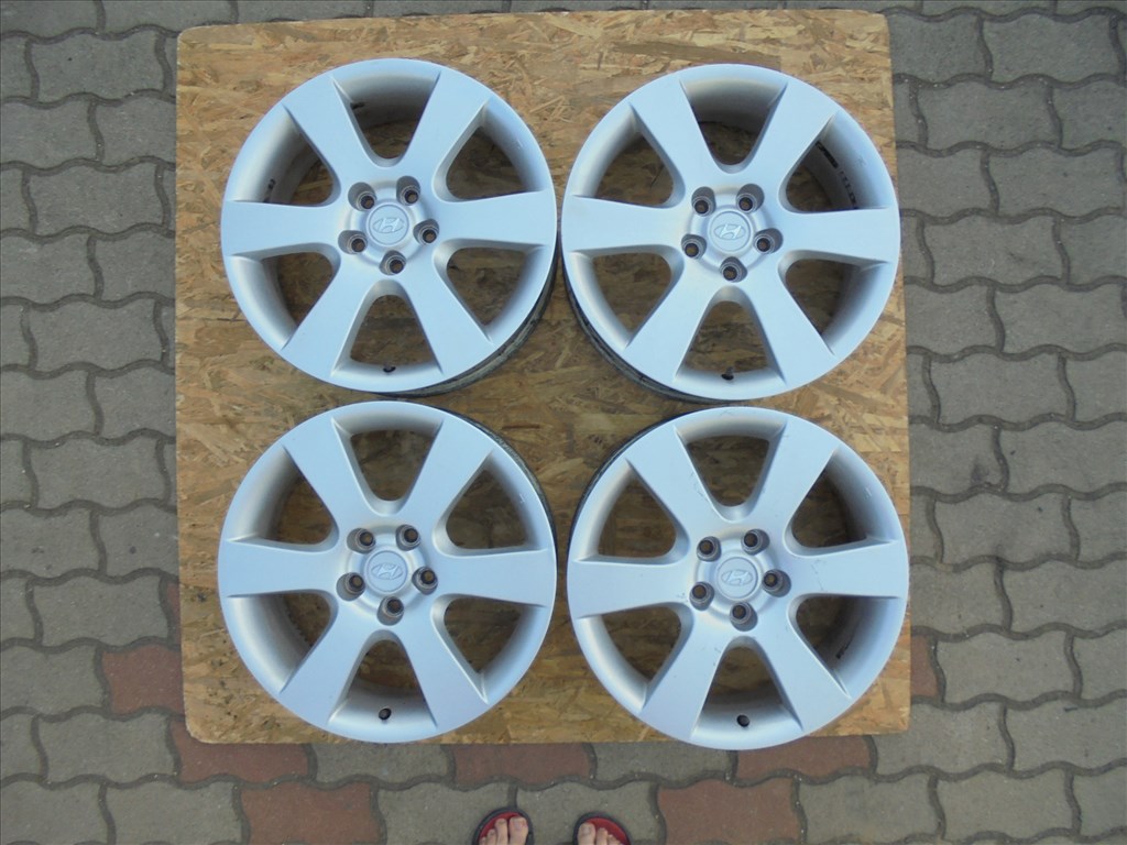 18-as Hyundai gyári alufelni eladó 1. kép