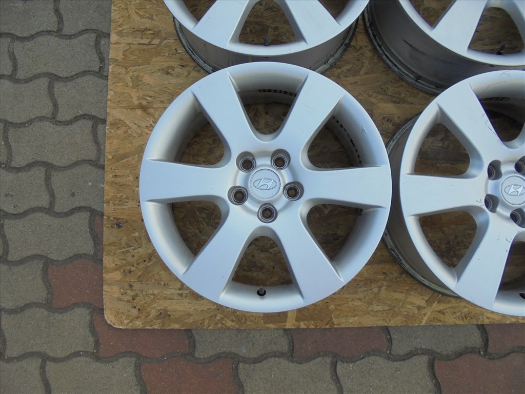 18-as Hyundai gyári alufelni eladó 3. kép