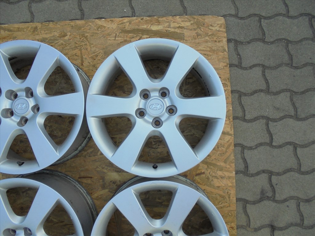 18-as Hyundai gyári alufelni eladó 4. kép