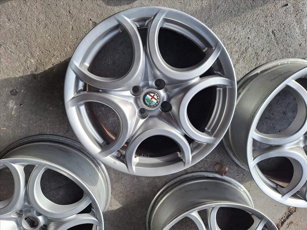  17" ALFA ROMEO alufelni 1. kép