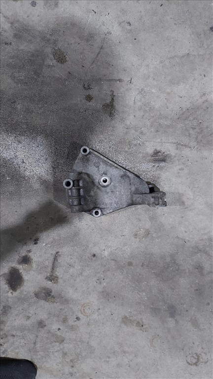 Iveco DAILY 06- 3.0 Generátor tartó bak konzol elem 0431 504115732 1. kép