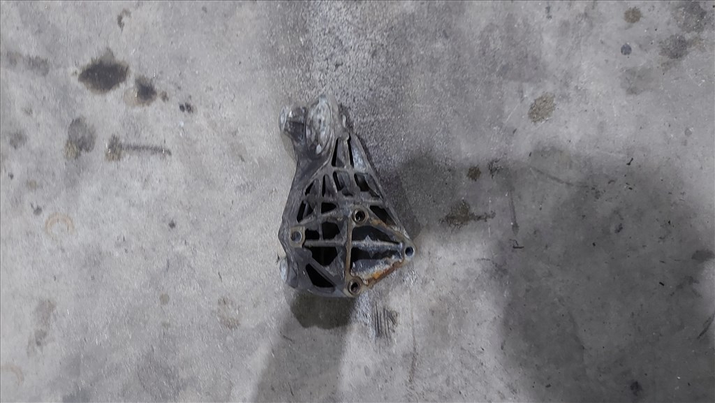 Iveco DAILY 06- 3.0 Generátor tartó bak konzol elem 0431 504115732 4. kép