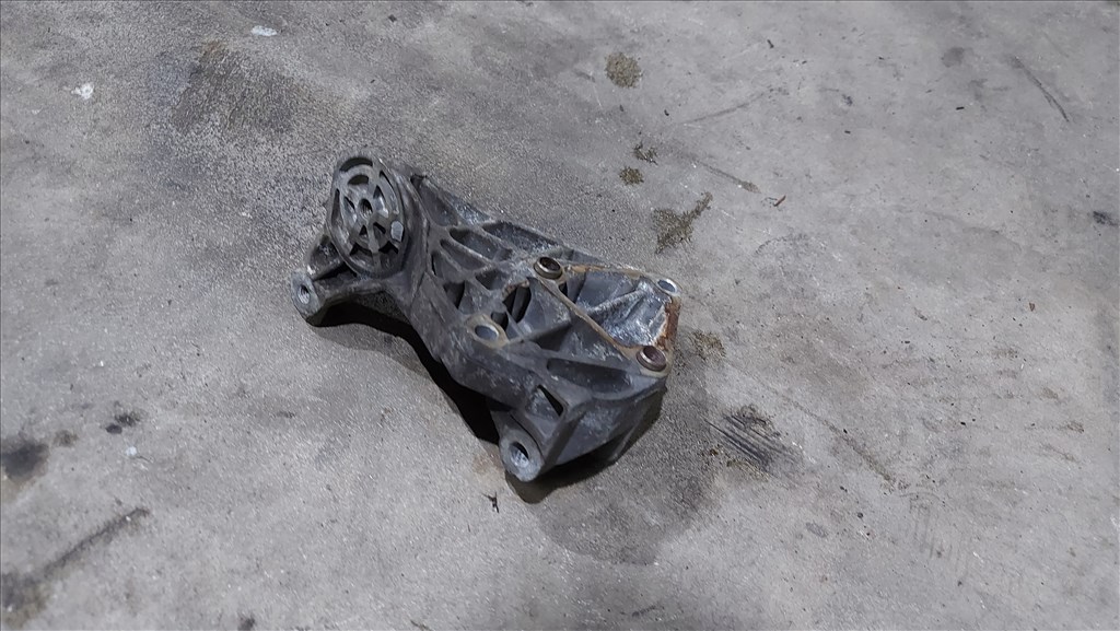 Iveco DAILY 06- 3.0 Generátor tartó bak konzol elem 0431 504115732 5. kép