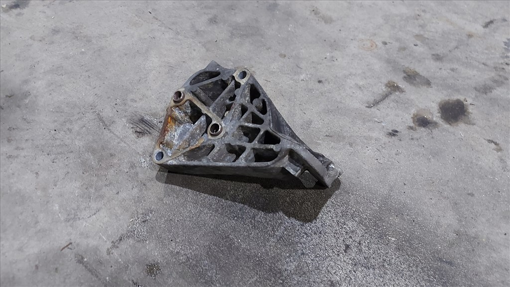 Iveco DAILY 06- 3.0 Generátor tartó bak konzol elem 0431 504115732 6. kép