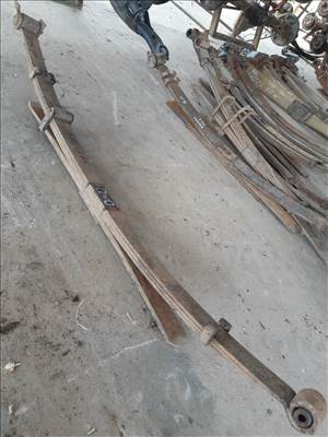 Nissan Navara D40 Hátsó Laprugó