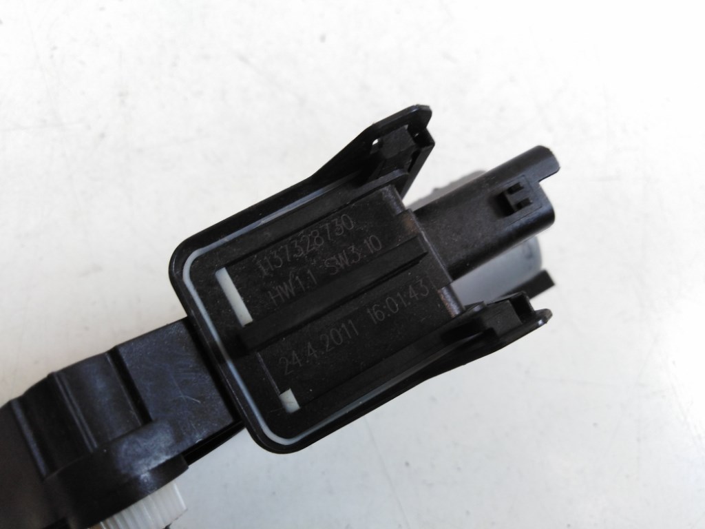 Hyundai I 40 bal hátsó ablakemelõ motor 834503Z010 4. kép