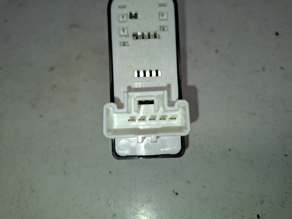 Mazda CX-3 jobb hátsó ablakemelõ kapcsoló 3. kép