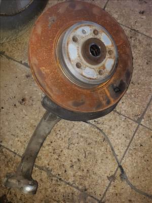 Audi A4 B8 Bal Első Csonkállvány Kerékaggyal  ABS Jeladó