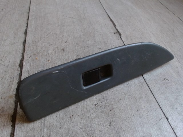 SUZUKI SWIFT 96-05 Jobb első ablakemelő kapcsoló 1. kép