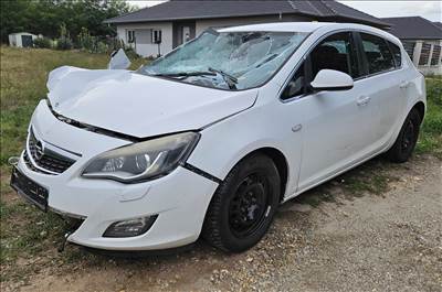 Opel Astra J A16let bontott alkatrészei