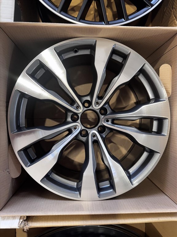 R20 Original mercedes 8.5J ET29 - A2924010900 - A292 401 0900 1db felni alufelni 1. kép