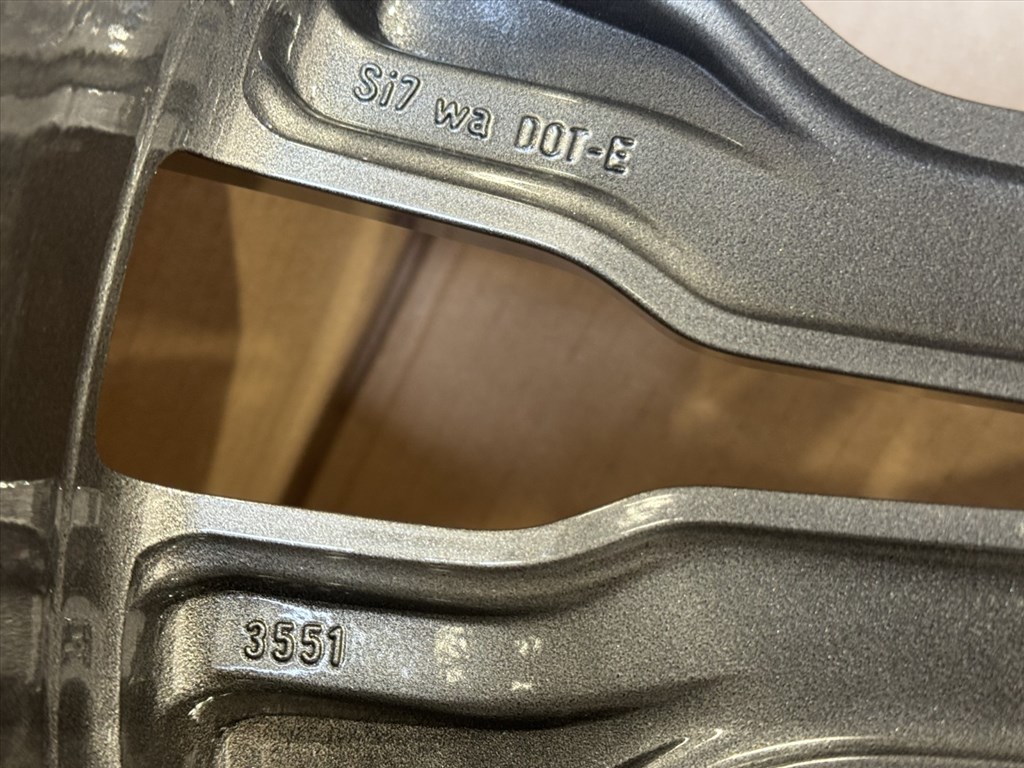 R20 Original mercedes 8.5J ET29 - A2924010900 - A292 401 0900 1db felni alufelni 2. kép