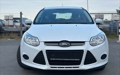 Ford Focus Mk3 Első lökhárító fehér