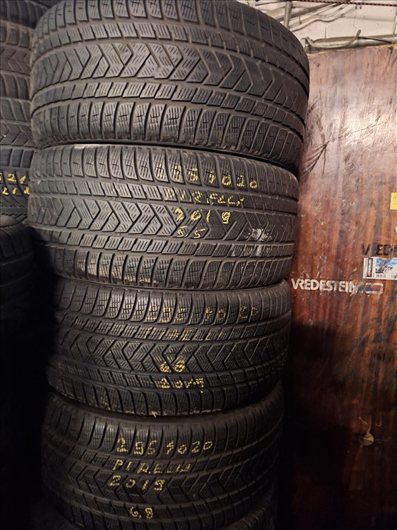  295/40/20"  Pirelli téli gumi  2. kép