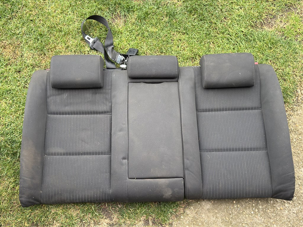 Audi A4 (B6/B7) 2.0 TDI hátsó üléssor  1. kép