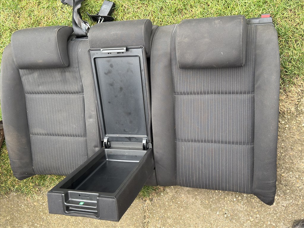 Audi A4 (B6/B7) 2.0 TDI hátsó üléssor  2. kép