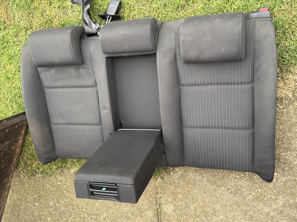 Audi A4 (B6/B7) 2.0 TDI hátsó üléssor  3. kép